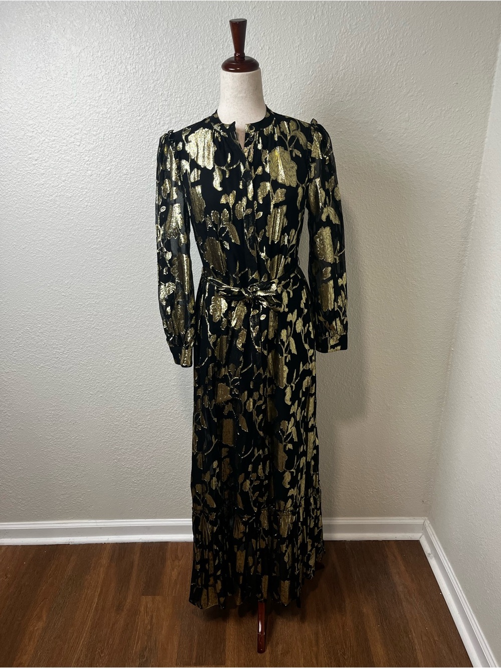 NWT $705 Tara Johnson Floral Black and Gold Shimmer Maxi Dress Size Small